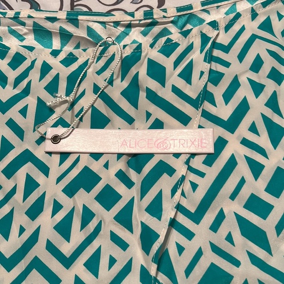 NWT ALICE & TRIXIE Sleeveless Silk Top - Size Medium - Picture 4 of 4